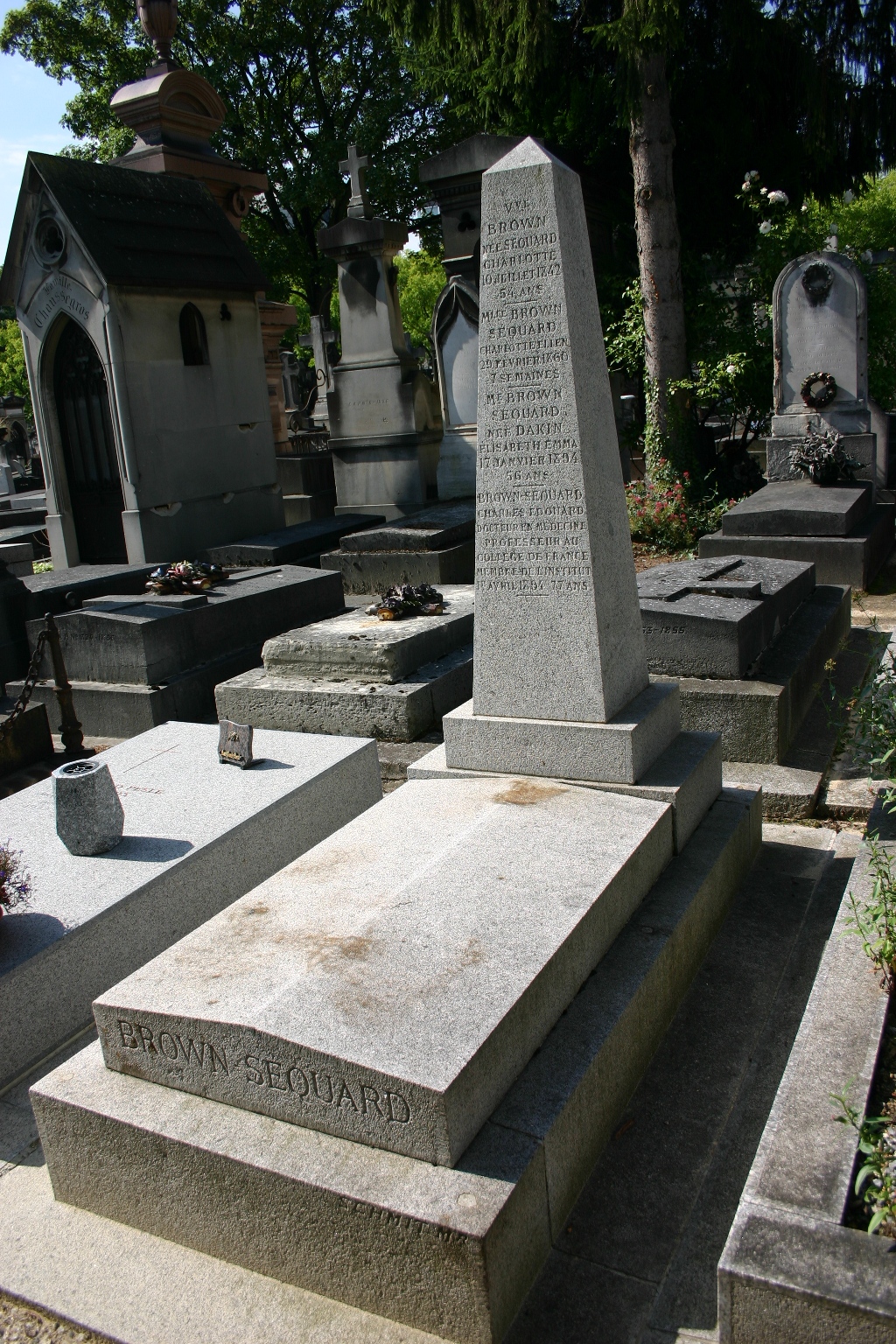 Charles-Edouard Brown-Séquard's tomb, Montparnasse Cemetery, Paris (1).JPG